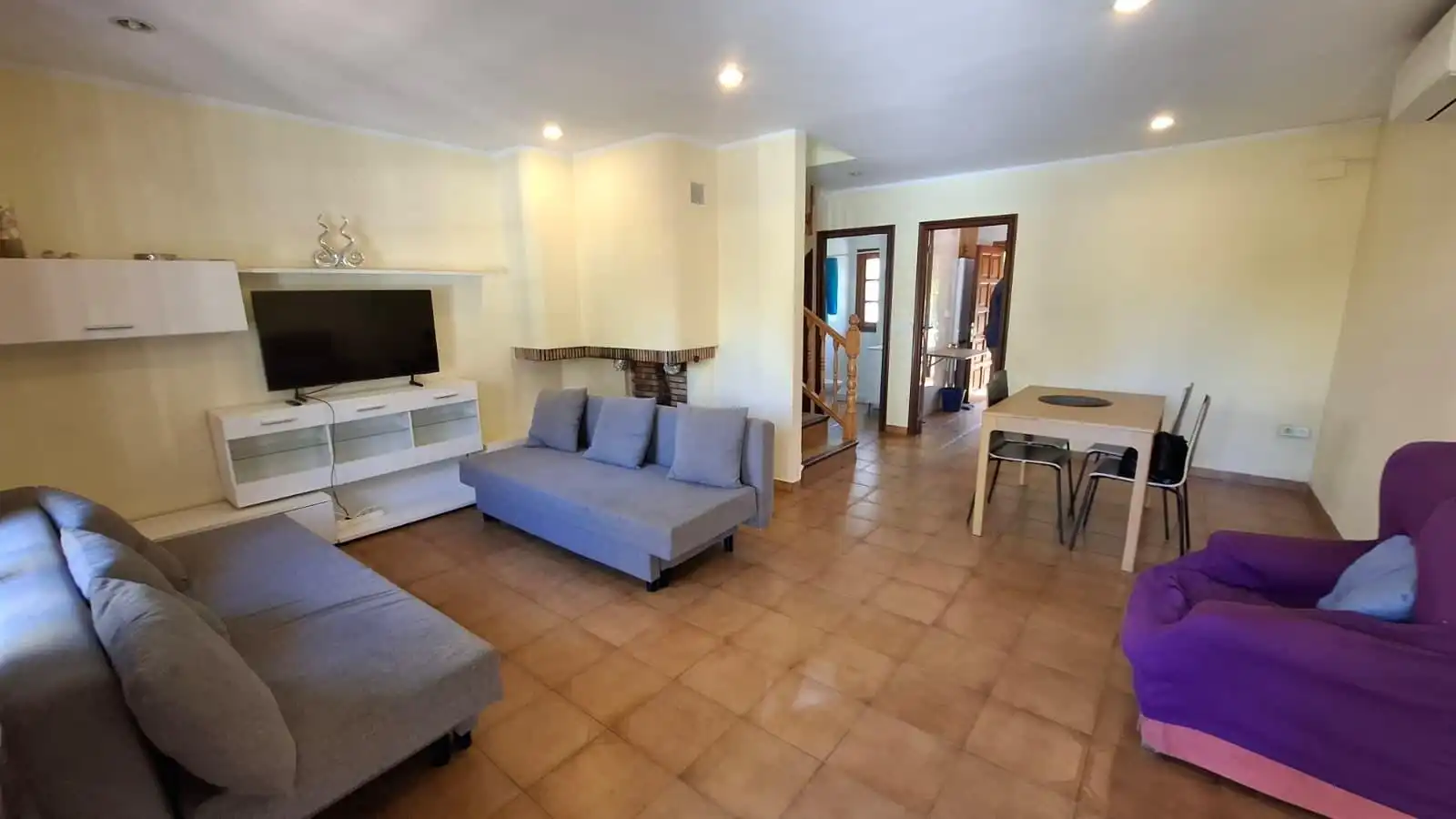 Sala d'estar de Casa o xalet de lloguer en La Pobla de Farnals amb Aire condicionat, Terrassa i Moblat