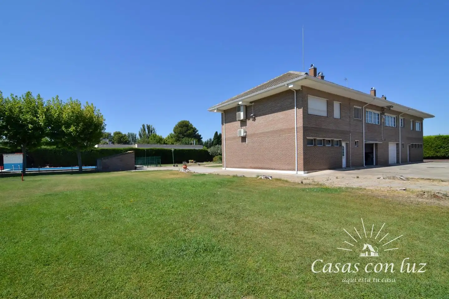 Vista exterior de Casa o xalet en venda en Zaragoza amb Aire condicionat, Calefacció i Jardí privat