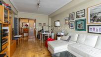 Sala d'estar de Apartament en venda en  Madrid Capital amb Calefacció i Terrassa