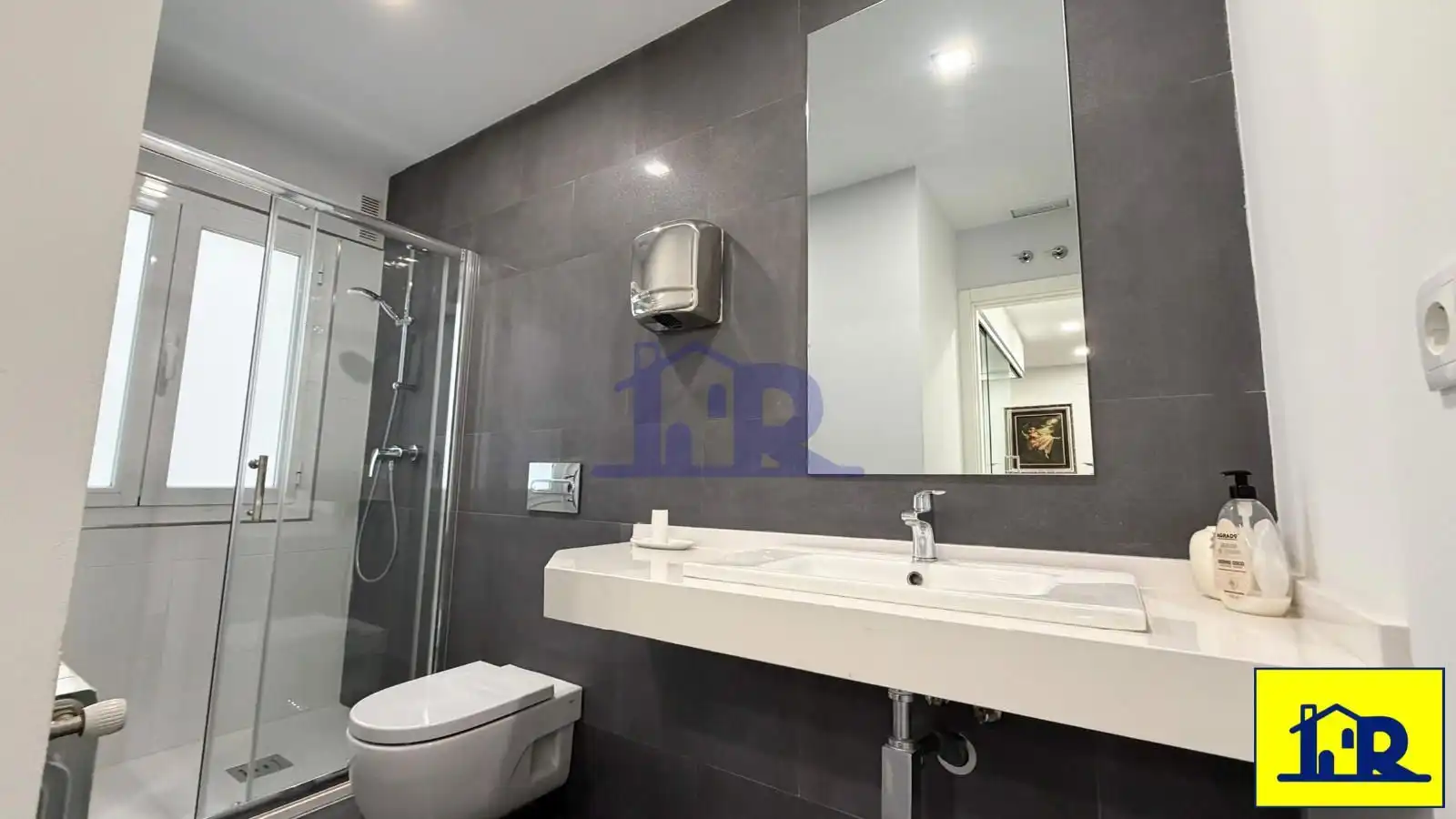 Bathroom of Flat for sale in Cuenca  with Air Conditioner, Heating and Terrace