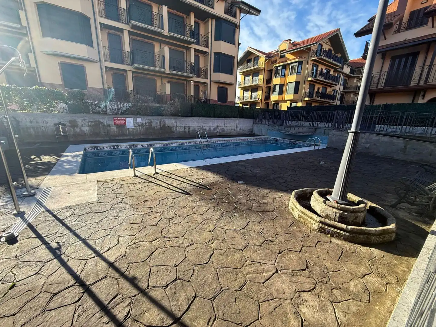 Piscina de Piso en venta en Noja con Calefacción, Terraza y Balcón