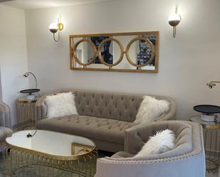 Sala d'estar de Pis de lloguer en Marbella amb Aire condicionat, Terrassa i Traster