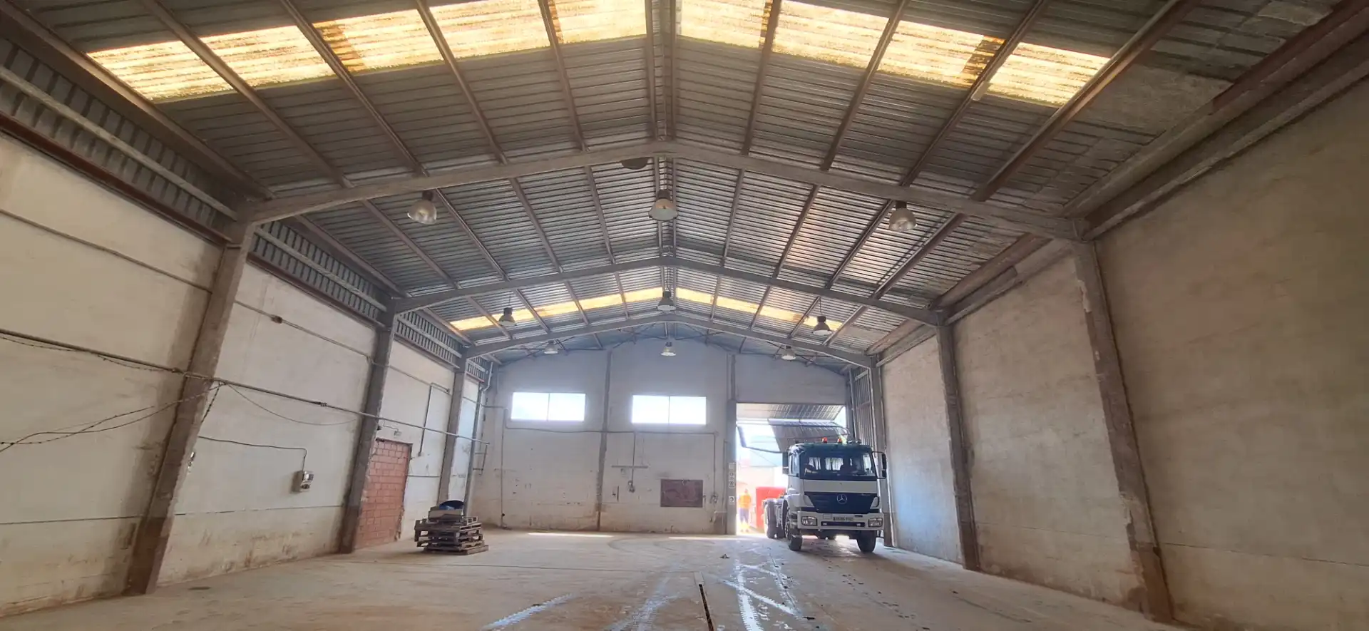 Industrial building to rent in Carrer Pi Blanc 16, imagen 2