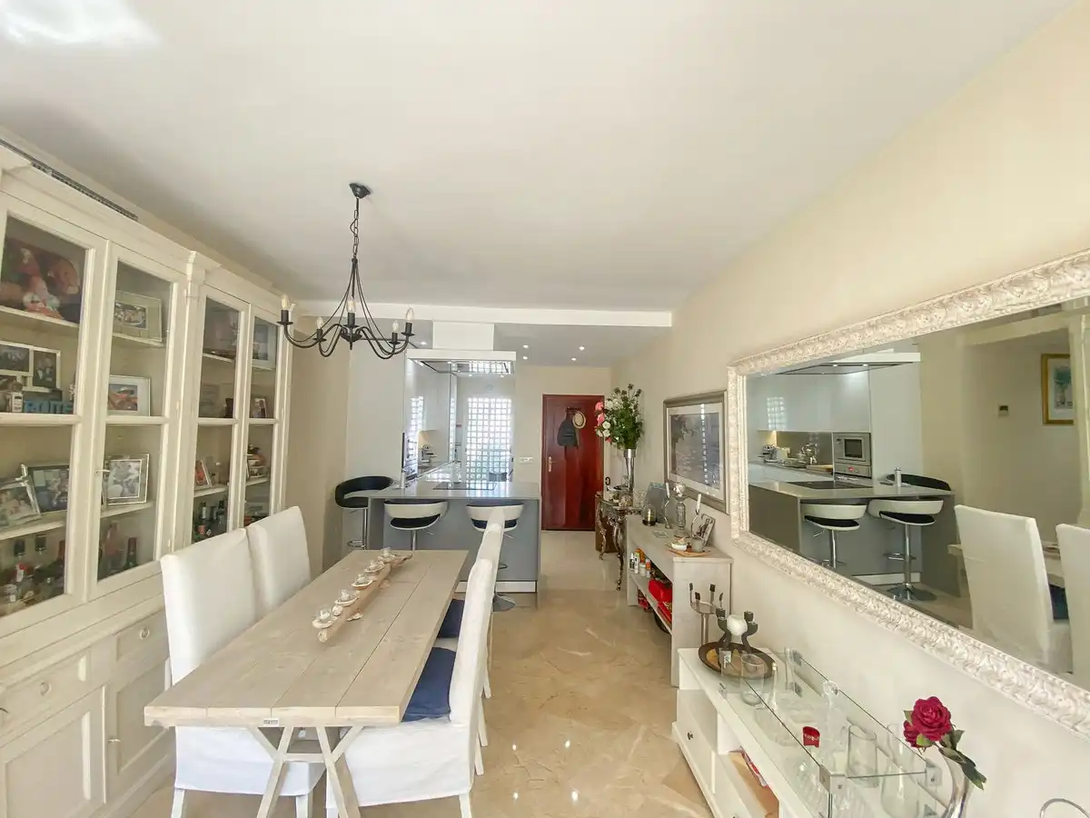 Apartamento con piscina en venta en Calle Trajano, imagen 17