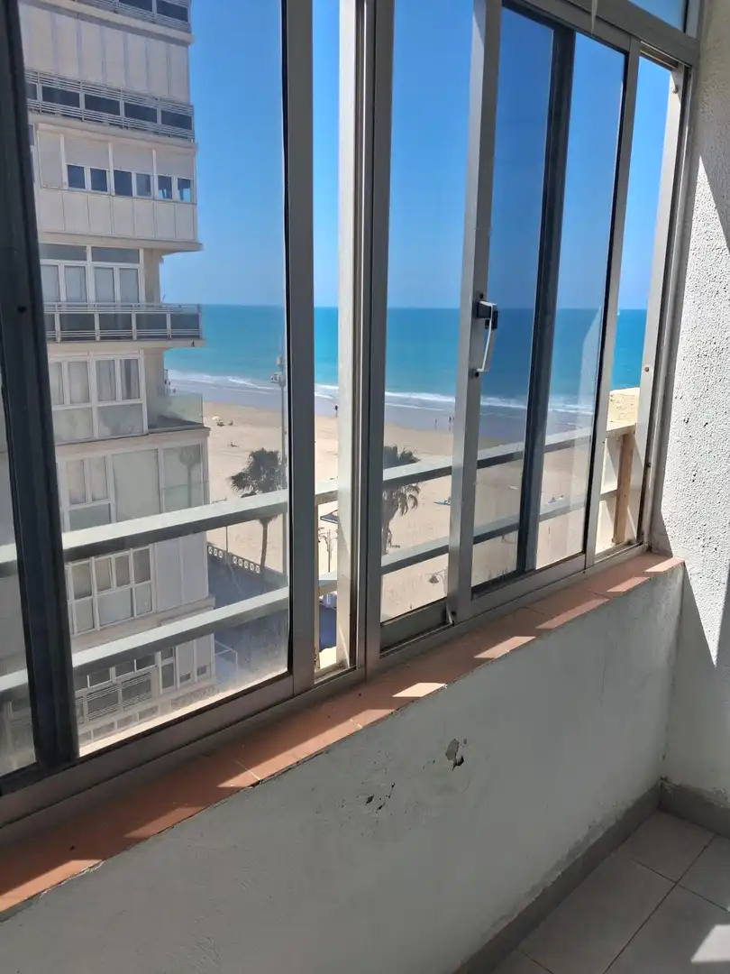 Dormitori de Pis de lloguer en Cádiz amb Aire condicionat, Moblat i Balcó