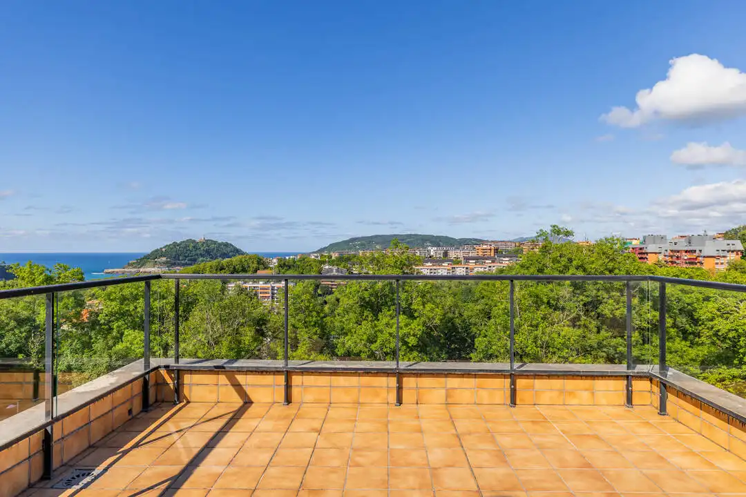 Terrassa de Àtic de lloguer en Donostia - San Sebastián  amb Aire condicionat, Calefacció i Terrassa