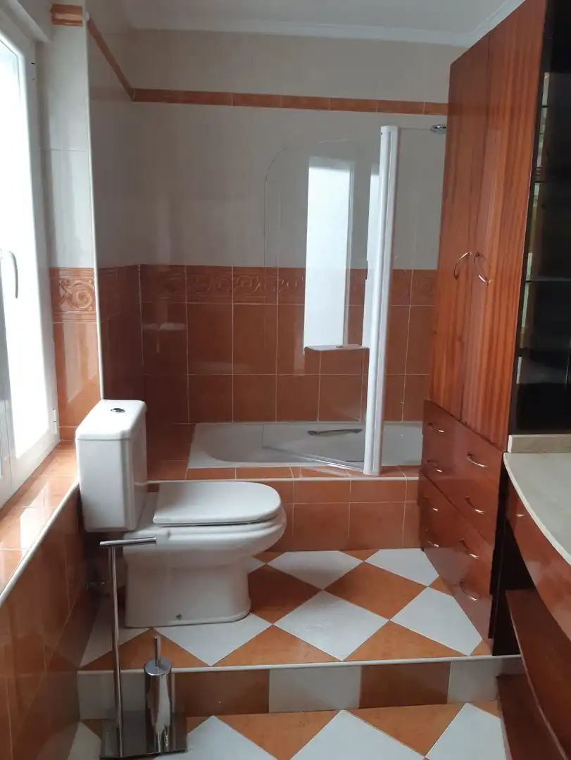 Bathroom of Flat for rent in Salamanca  with Heating, Parquet flooring and Furnished