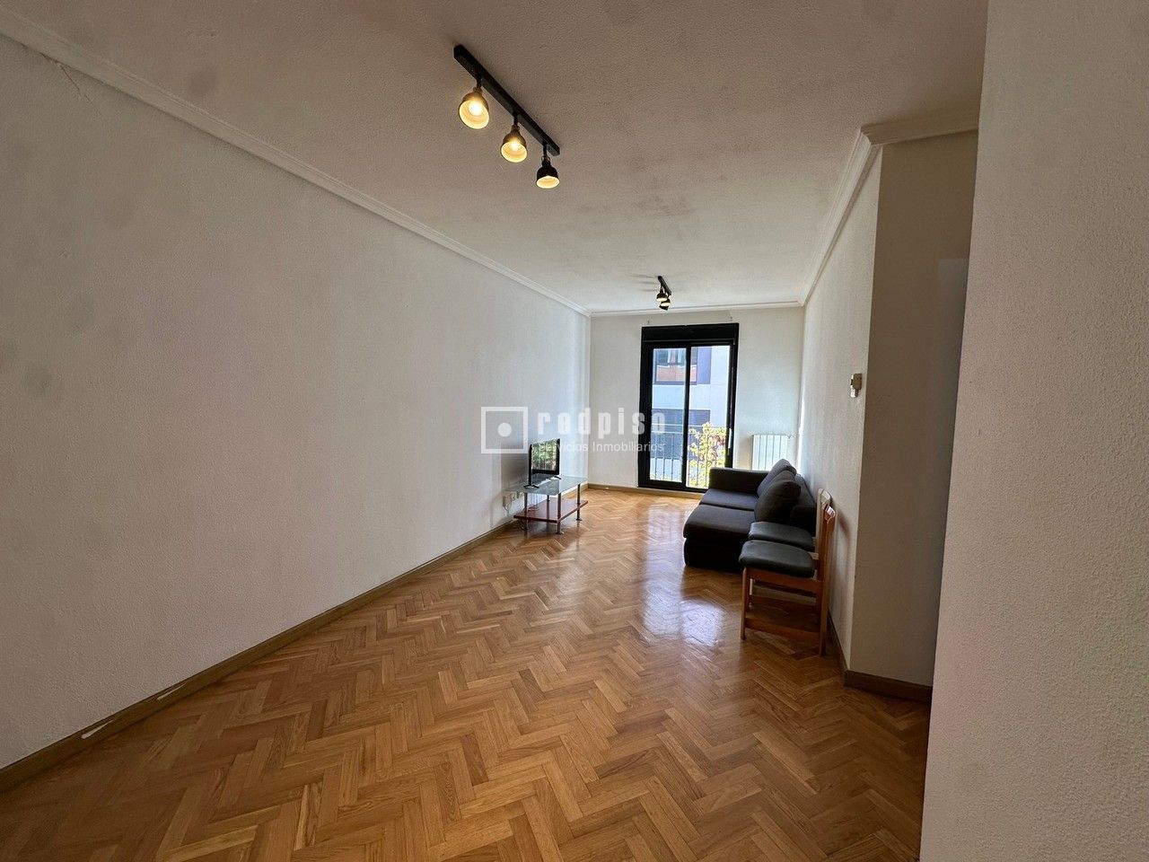 Living room of Flat to rent in  Madrid Capital  with Heating, Parquet flooring and Storage room