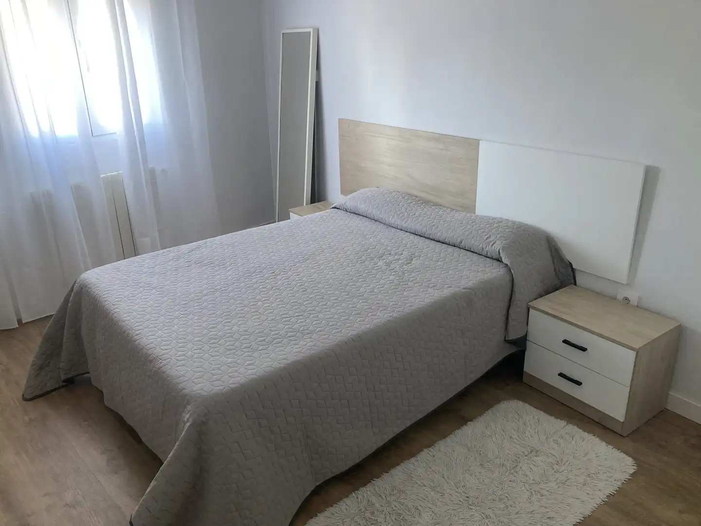 Dormitori de Casa adosada de lloguer en Peraleda de la Mata amb Aire condicionat, Parquet i Terrassa