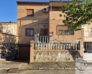 Vista exterior de Casa o xalet en venda en Mocejón amb Aire condicionat, Calefacció i Terrassa