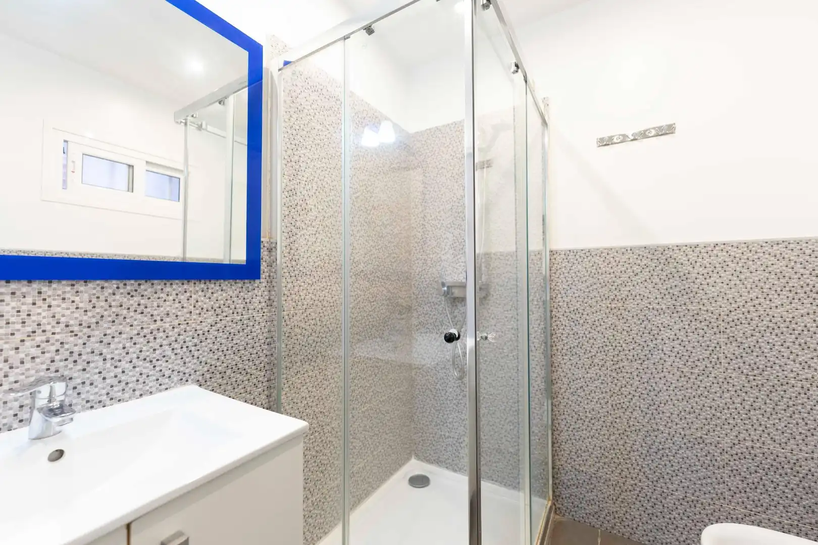 Baño de Apartamento de alquiler en Adeje con Aire acondicionado, Terraza y Amueblado