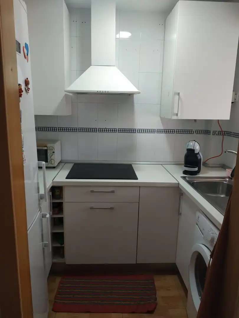 Cocina de Apartamento de alquiler en Algeciras con Amueblado y Piscina comunitaria