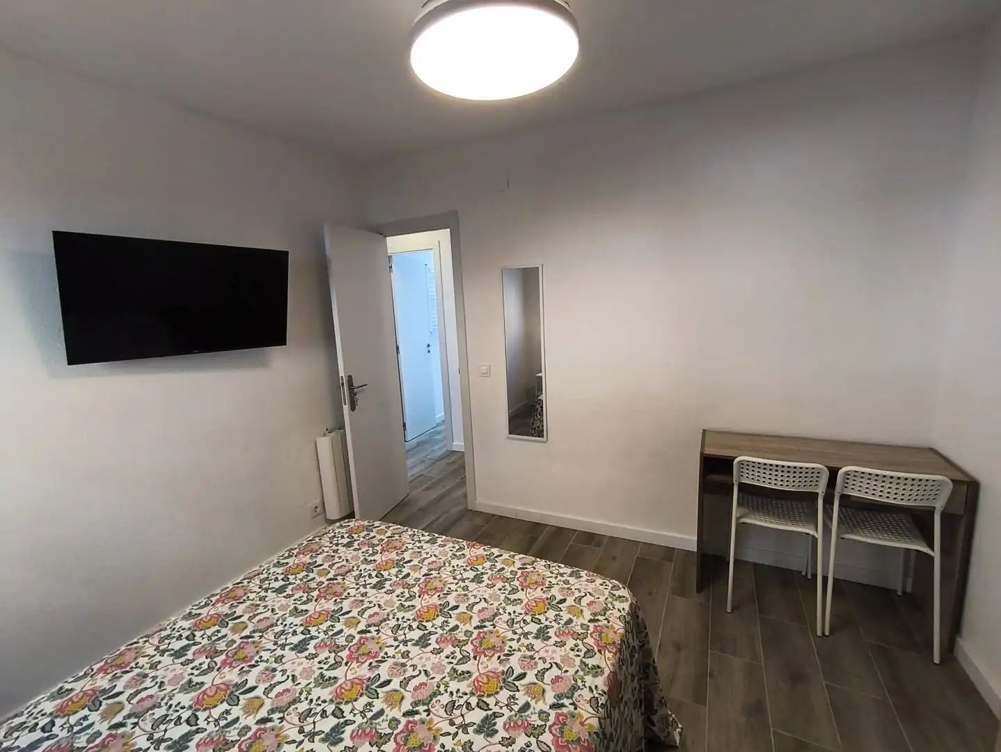 Bedroom of Flat for share in Madrid  with Heating, Furnished and Washing machine