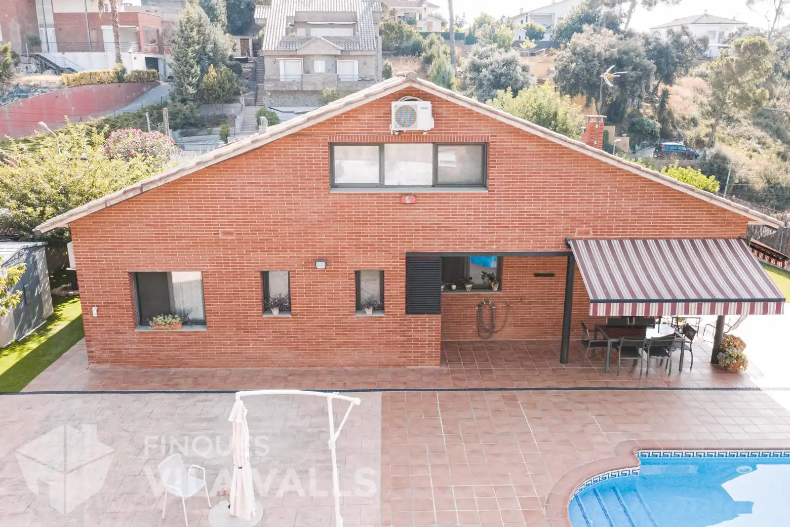 Vista exterior de Casa o xalet en venda en Caldes de Montbui amb Calefacció, Jardí privat i Piscina