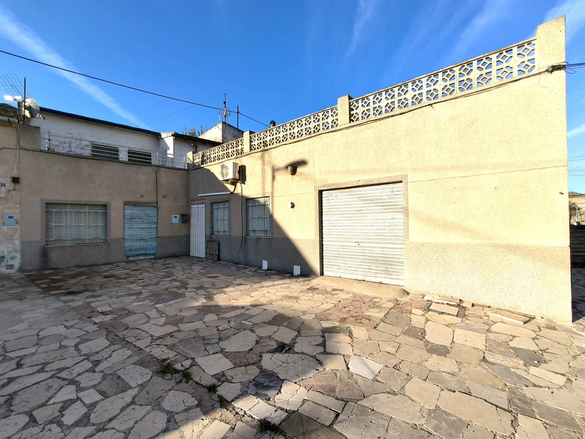 Vista exterior de Finca rústica en venda en Algueña amb Calefacció i Terrassa