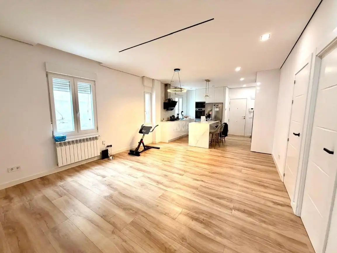 Piso con ascensor en venta en C. Eulalio Ferrer, imagen 2