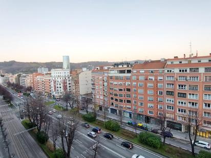 Vista exterior de Apartament de lloguer en Bilbao  amb Balcó