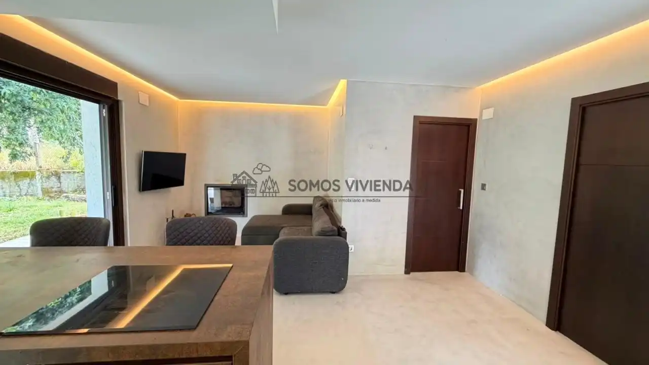 Sala d'estar de Casa o xalet en venda en Ourense Capital  amb Calefacció, Jardí privat i Terrassa