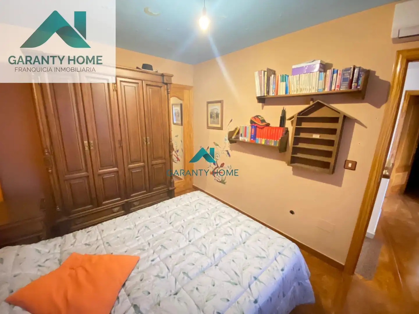 Habitación de Casa adosada en venta en Villardompardo con Aire acondicionado, Jardín privado y Terraza