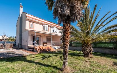 Vista exterior de Casa adosada en venda en Talamanca de Jarama amb Calefacció, Jardí privat i Terrassa