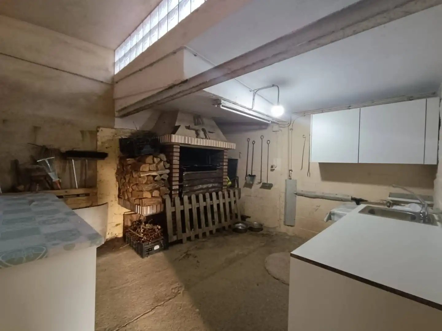 Wohnung zum Verkauf in Touro mit Privatgarten, Terrasse und Abstellraum
