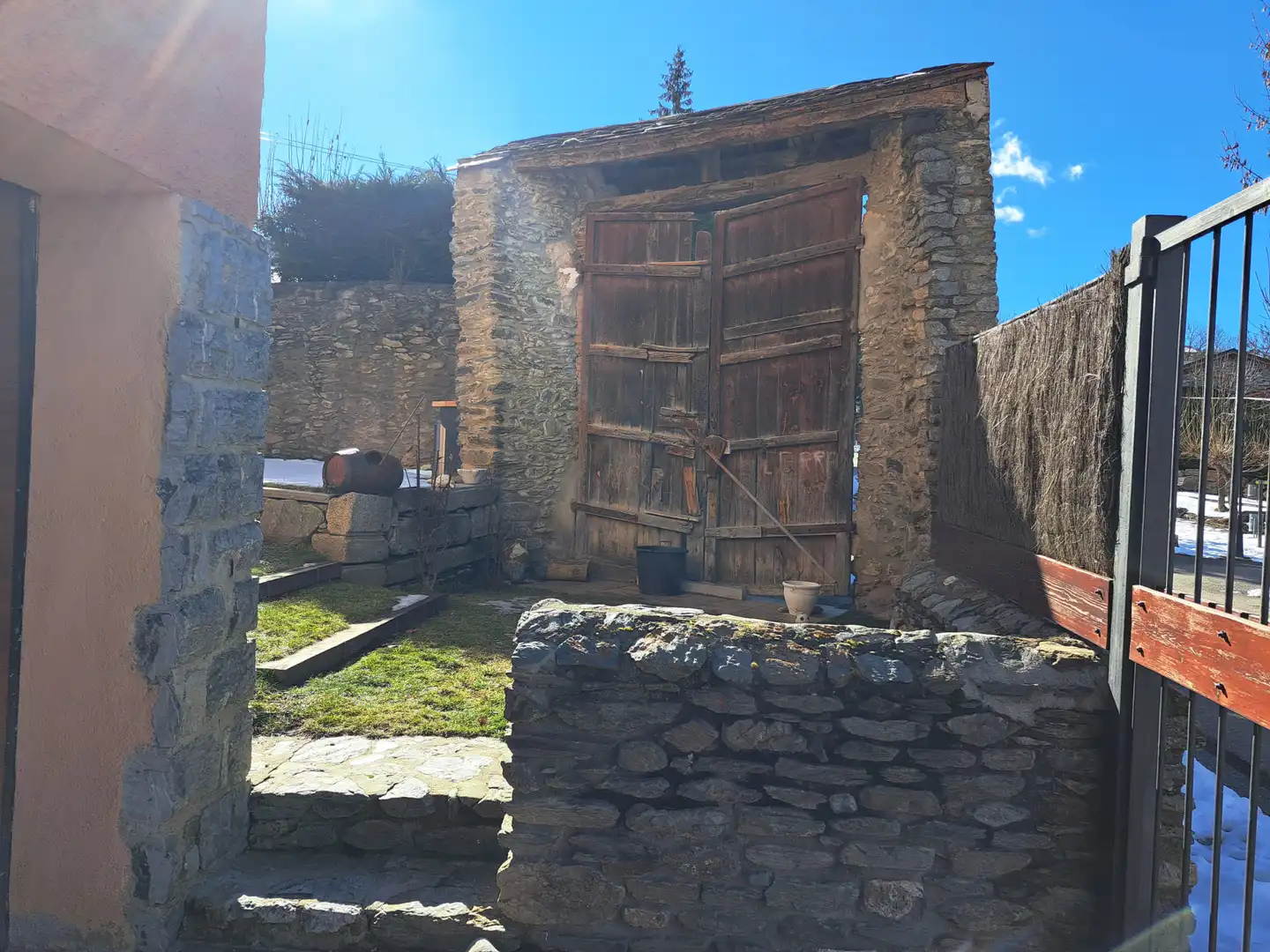 Vista exterior de Casa o xalet en venda en Fontanals de Cerdanya amb Calefacció, Terrassa i Moblat