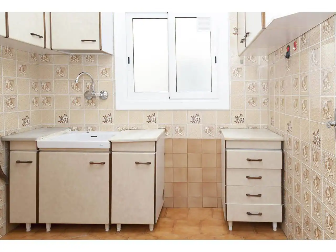 Cocina de Piso en venta en L'Hospitalet de Llobregat con Balcón
