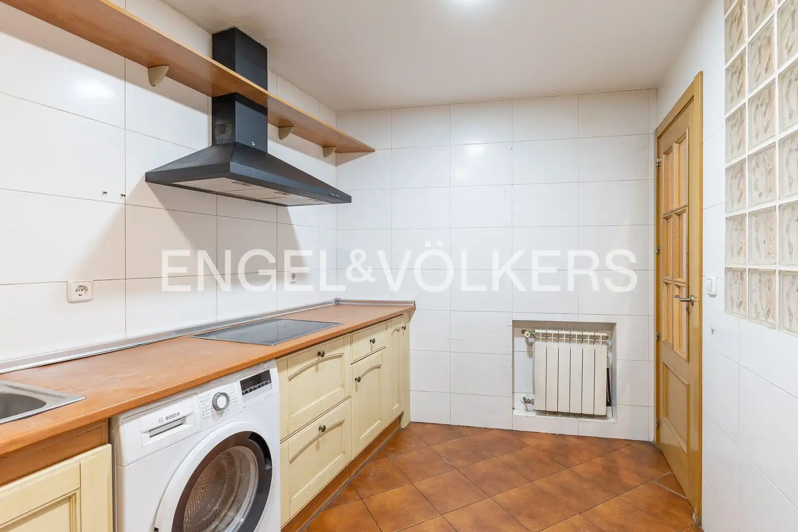 Küche von Wohnung zum Verkauf in Madrid mit Heizung, Abstellraum und Balkon
