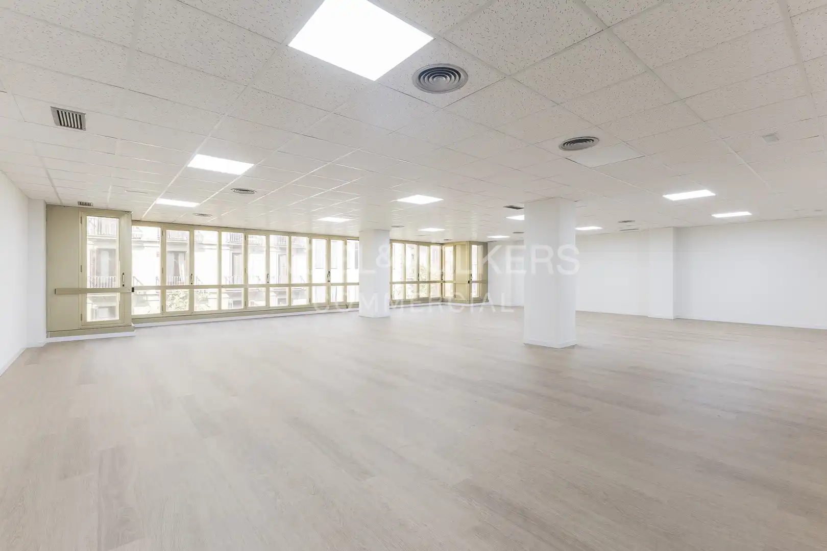 Office for rent in Barcelona  with Air Conditioner and Heating