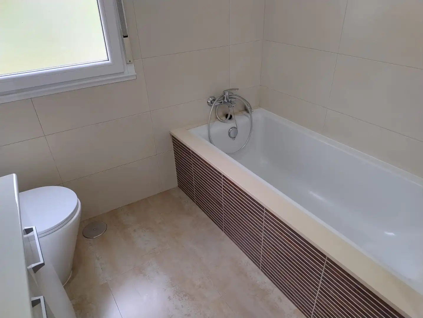 Bathroom of Flat for rent in Santiago de Compostela   with Heating, Furnished and Oven