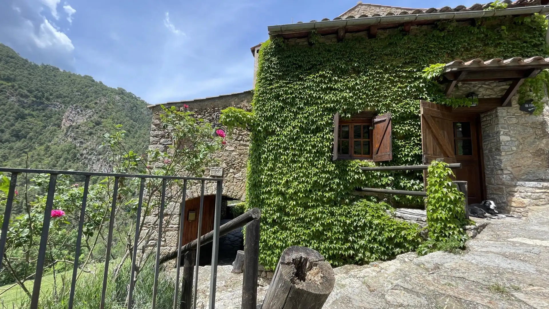 Vista exterior de Finca rústica en venda en Arsèguel amb Calefacció