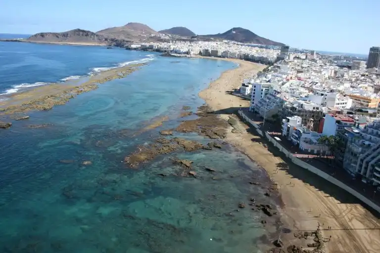 Vista exterior de Pis en venda en Las Palmas de Gran Canaria amb Aire condicionat, Moblat i Forn