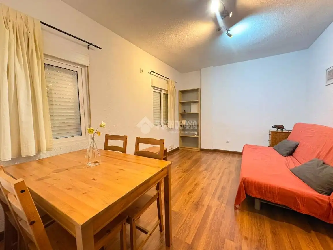 Flat for rent in Juan de la Cierva