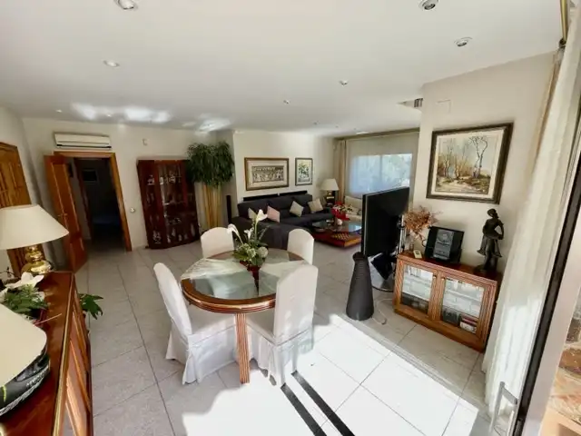 Sala de estar de Casa o chalet en venta en Cerdanyola del Vallès con Aire acondicionado, Calefacción y Jardín privado