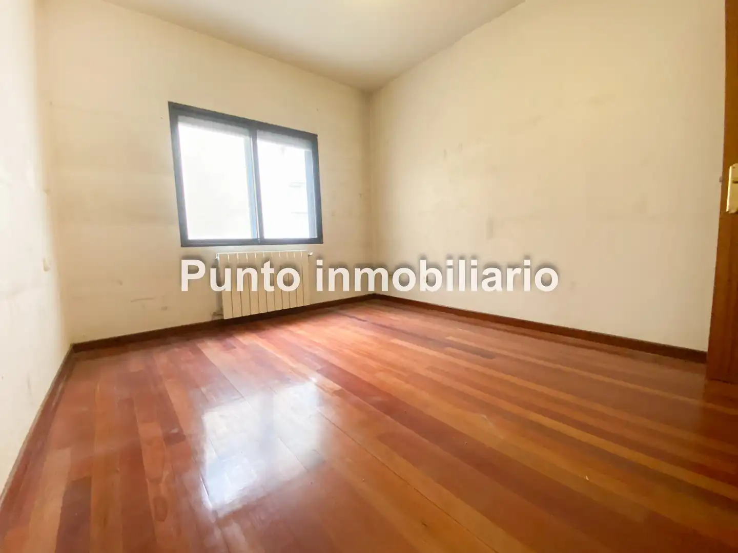 Living room of Flat for sale in Valladolid  with Heating, Parquet flooring and Terrace