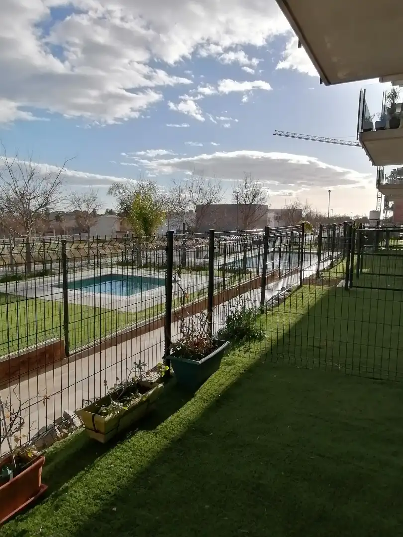Piscina de Local en venda en Vilanova i la Geltrú amb Parquet, Terrassa i Internet