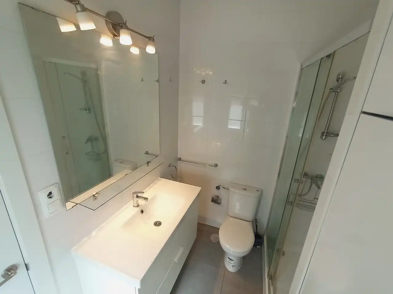 Baño de Estudio de alquiler en Madrid con Aire acondicionado, Calefacción y Amueblado