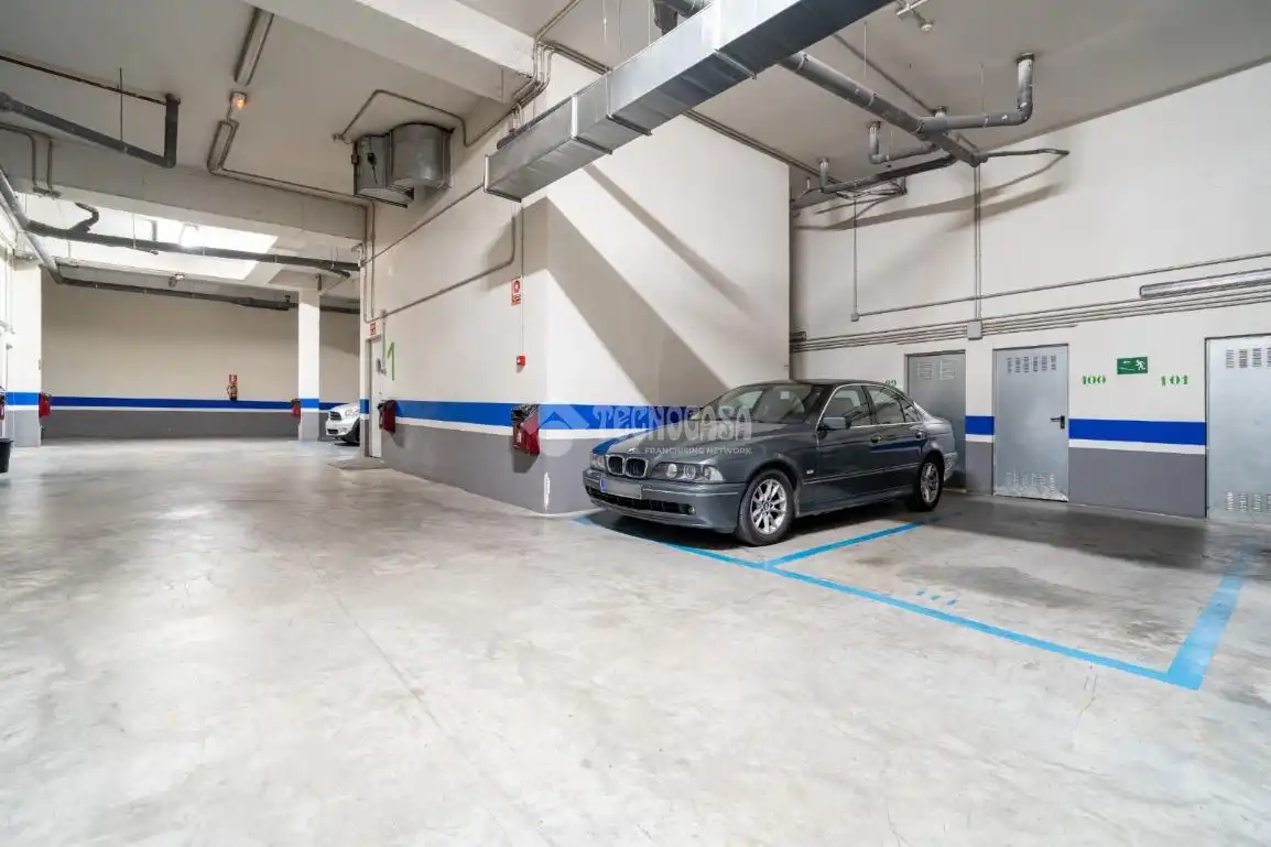 Parking de Piso en venta en Granada con Aire acondicionado, Calefacción y Amueblado