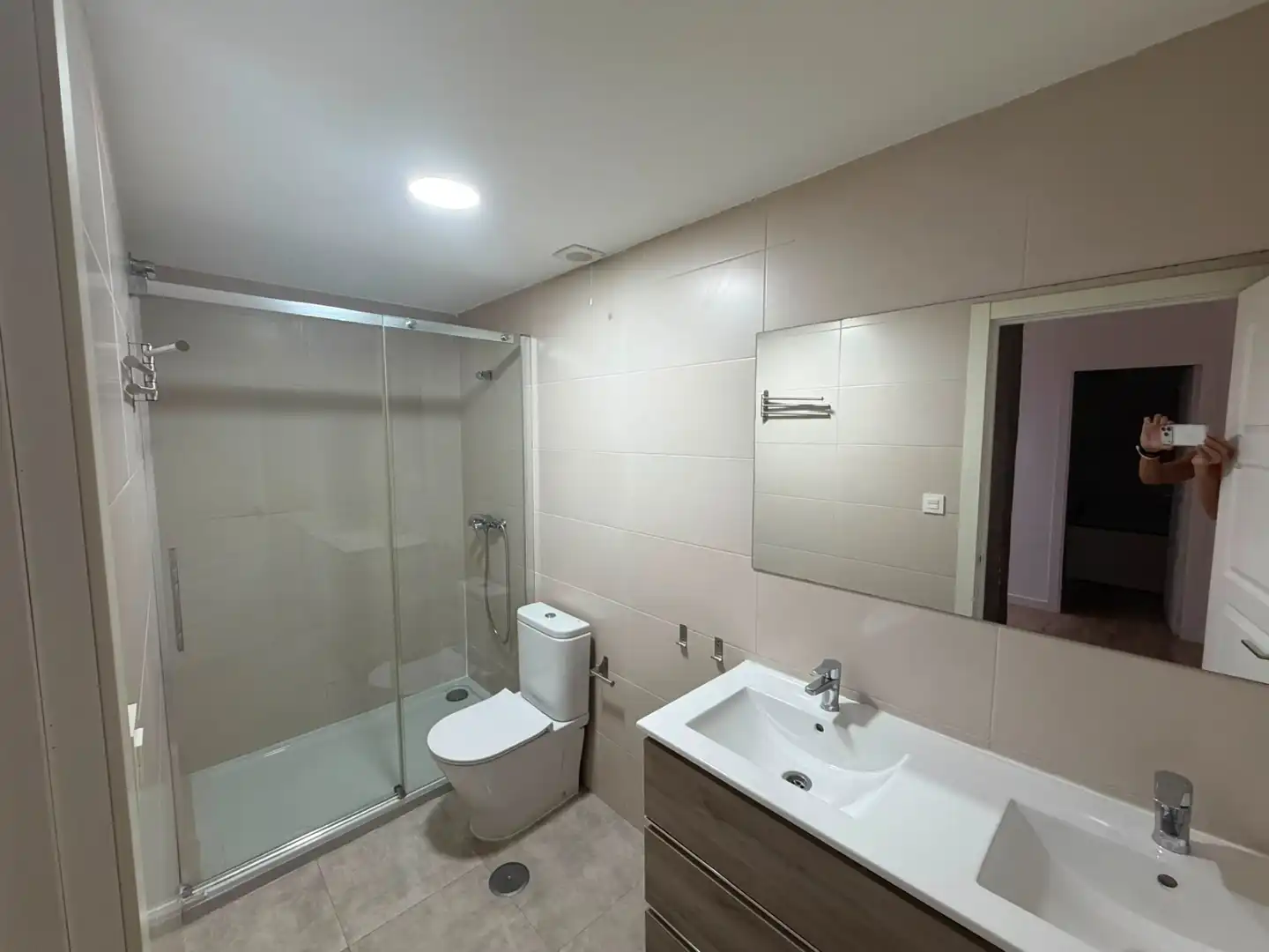 Badezimmer von Wohnung zur Miete in Granada mit Klimaanlage, Möbliert und Fernseher