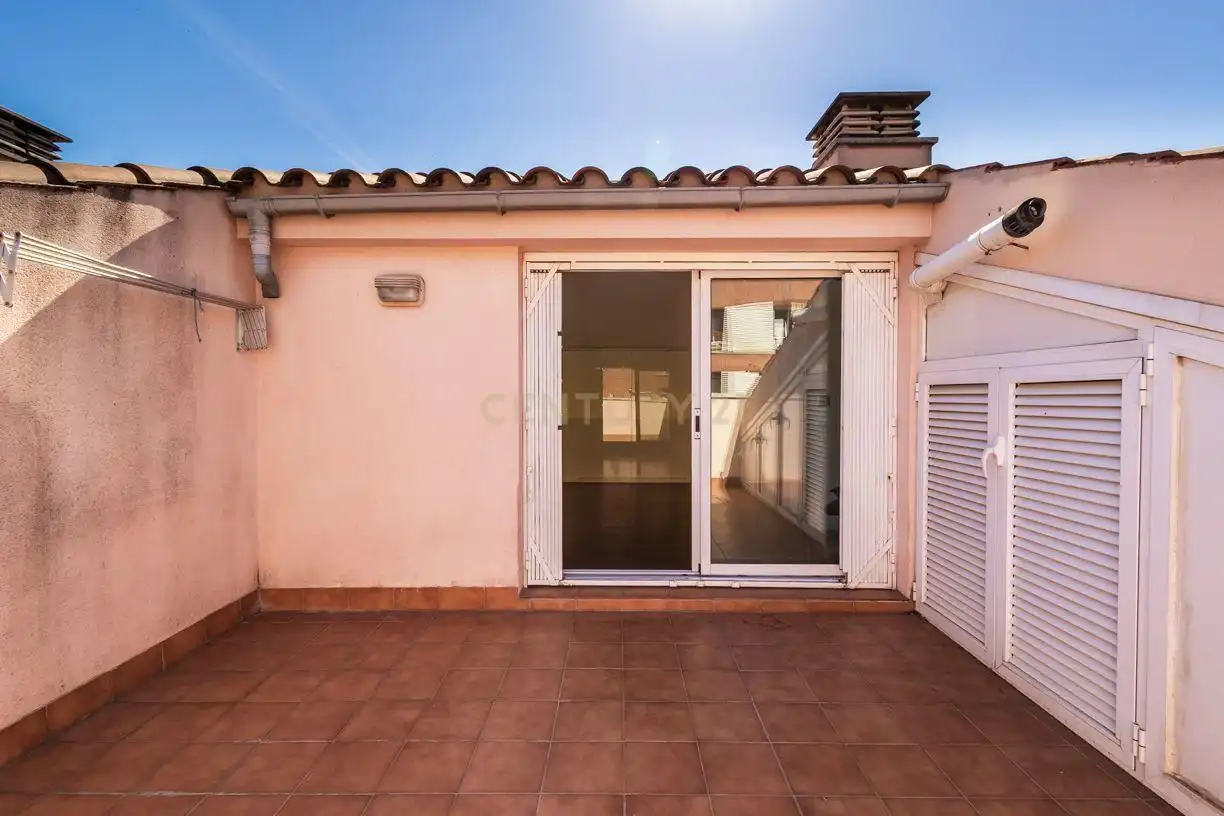 Terrassa de Apartament en venda en Sant Vicenç Dels Horts amb Aire condicionat i Balcó