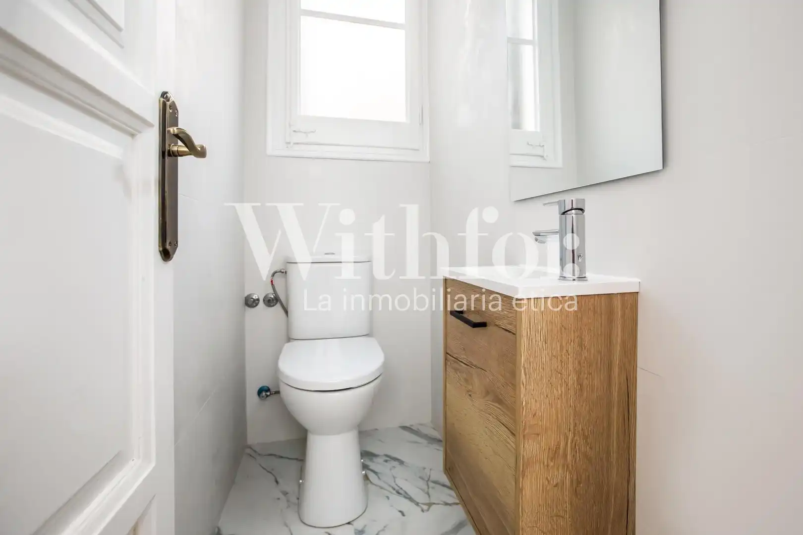 Baño de Piso de alquiler en Barcelona con Aire acondicionado, Calefacción y Parquet