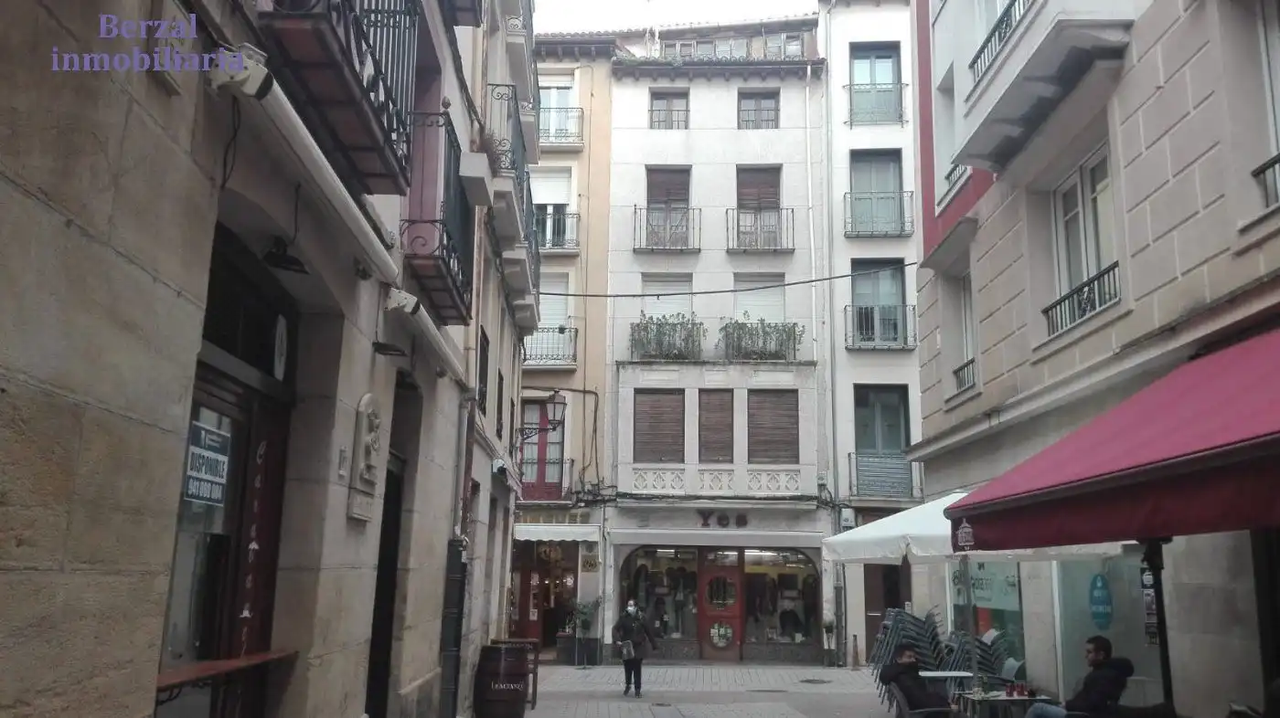 Vista exterior de Oficina en venta en  Logroño con Calefacción
