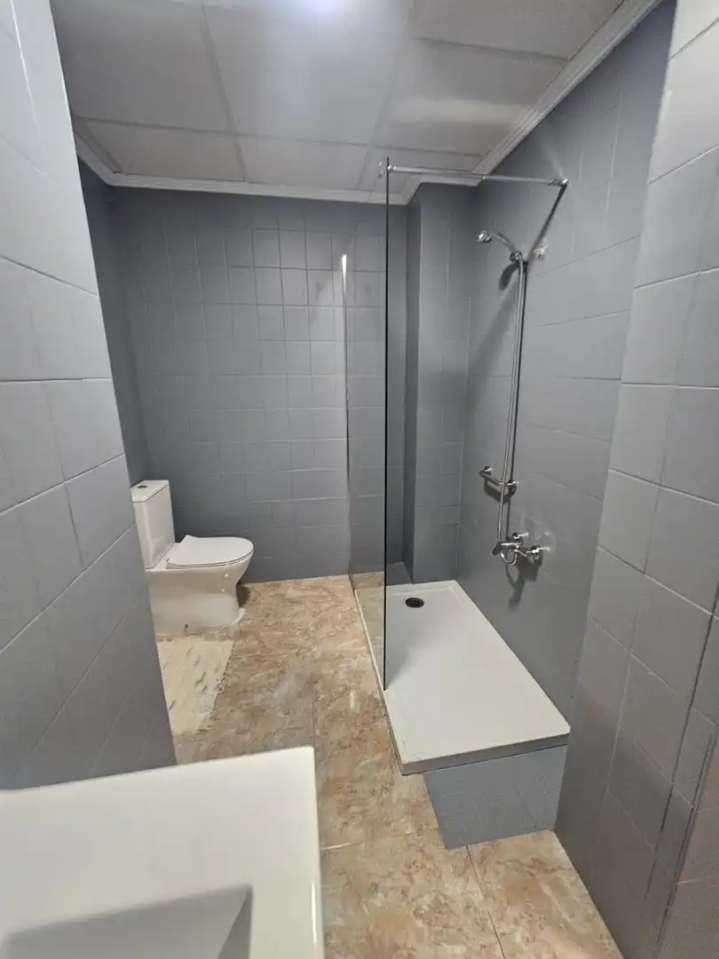 Bany de Apartament de lloguer en Torrevieja amb Aire condicionat, Calefacció i Terrassa