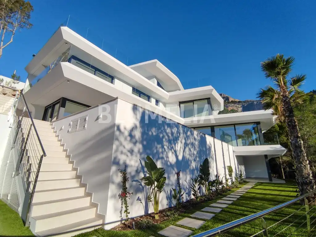 House with pool for sale in Avenida Principal De La Sierra, imagen 5