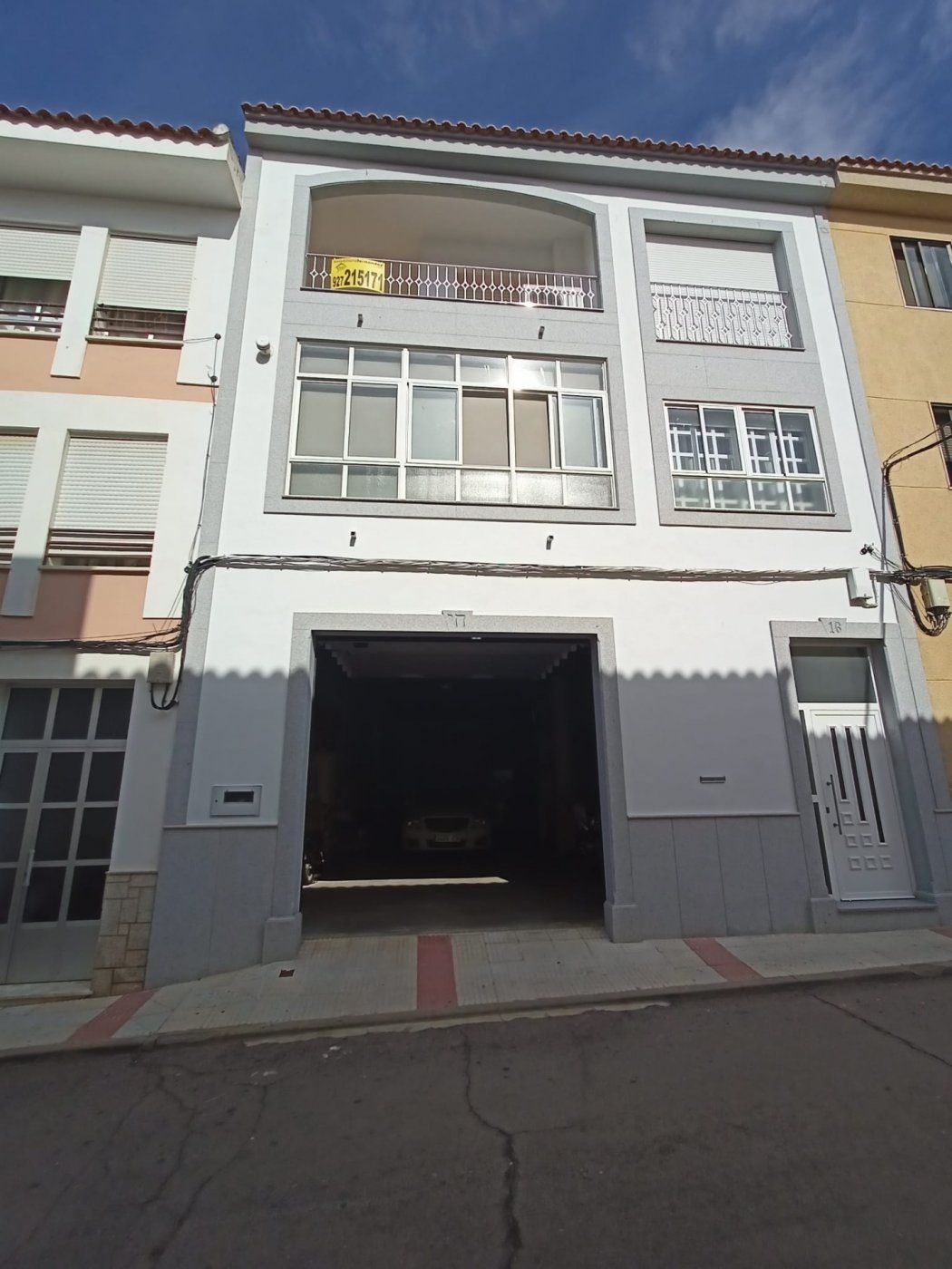 Vista exterior de Casa adosada en venda en Arroyo de la Luz amb Aire condicionat, Calefacció i Terrassa