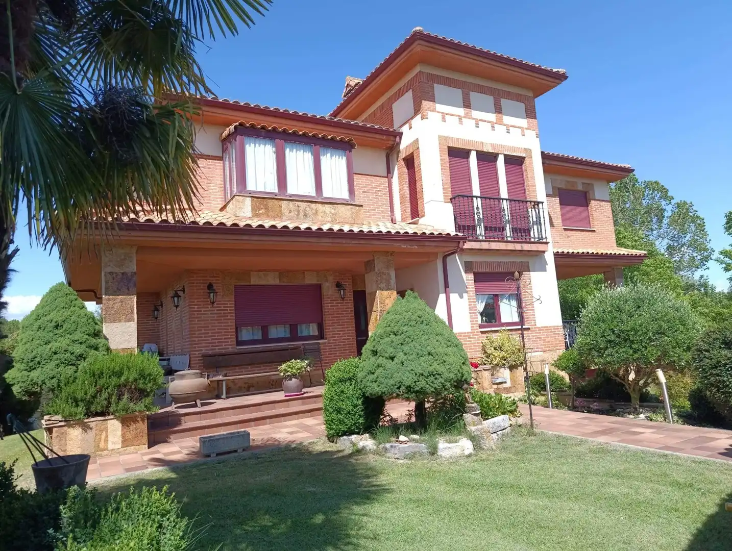 Vista exterior de Casa o chalet en venta en San Andrés del Rabanedo con Calefacción, Jardín privado y Terraza
