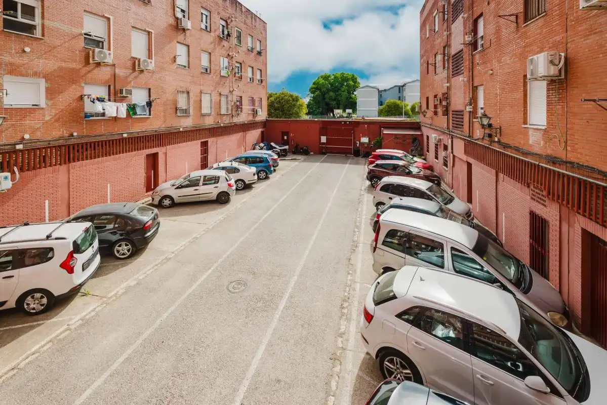 Parking de Piso en venta en Sevilla con Aire acondicionado, Calefacción y Trastero