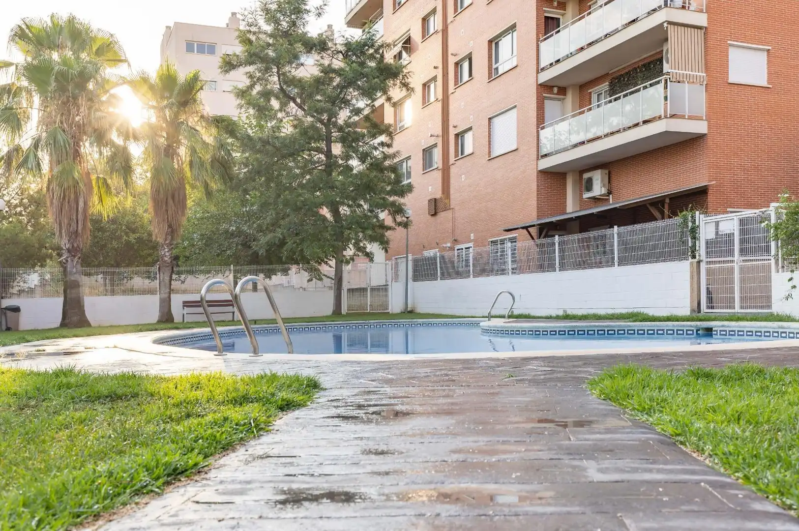 Swimming pool of Flat for rent in Paterna  with Air Conditioner, Heating and Private garden