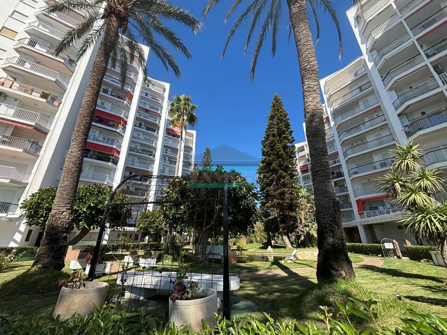Außenansicht von Wohnung zum Verkauf in Salobreña mit Klimaanlage, Terrasse und Möbliert