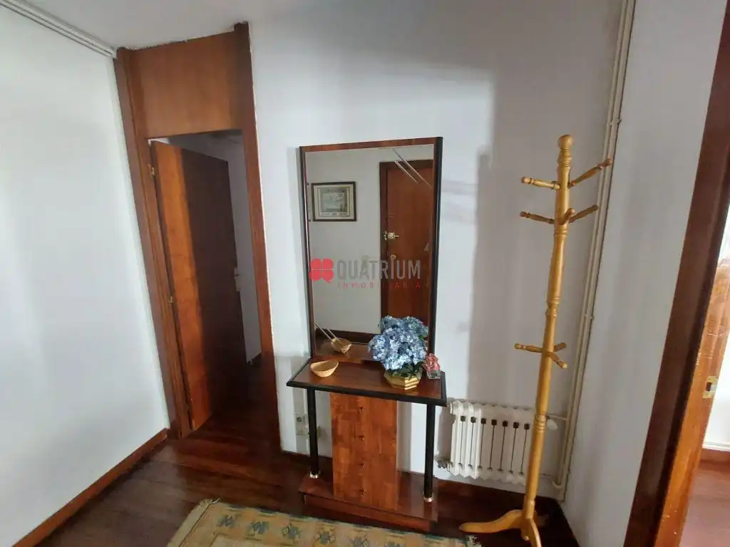 Dormitori de Pis de lloguer en Santiago de Compostela  amb Calefacció, Parquet i Moblat